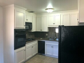 47 Lester Avenue in San Jose, CA - Foto de edificio - Building Photo