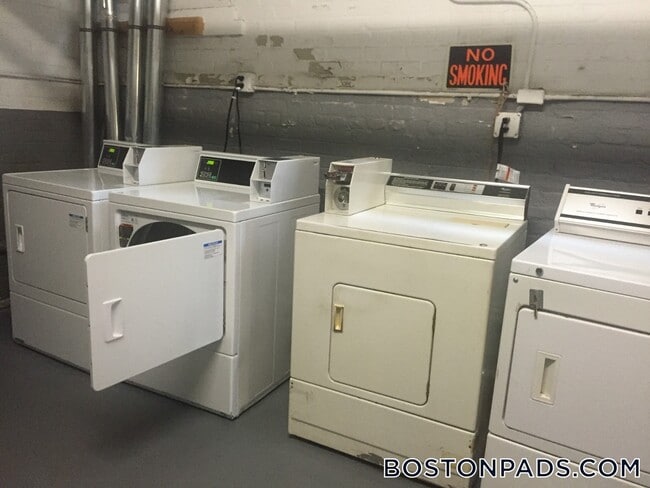 17-19-19 Washington St S, Unit 210 in Malden, MA - Foto de edificio - Building Photo