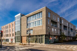 77 des Pins E in Montréal, QC - Building Photo
