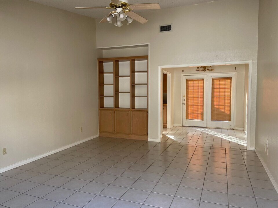 709 Nightingale Ave, Unit D in McAllen, TX - Building Photo