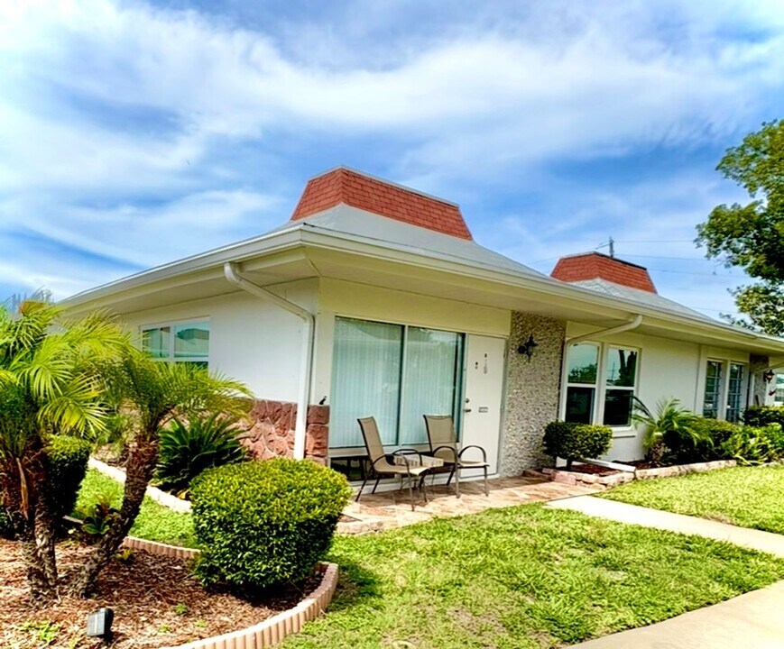 4355 Tahitian Gardens Cir in Holiday, FL - Building Photo