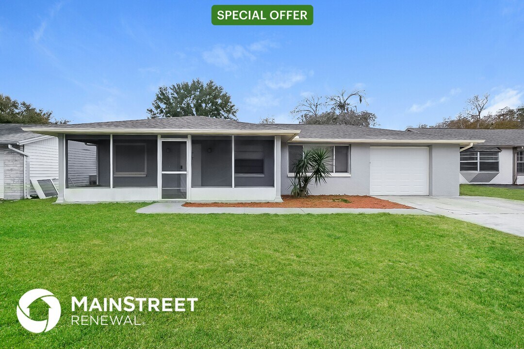 7226 Exemplar Dr in New Port Richey, FL - Foto de edificio