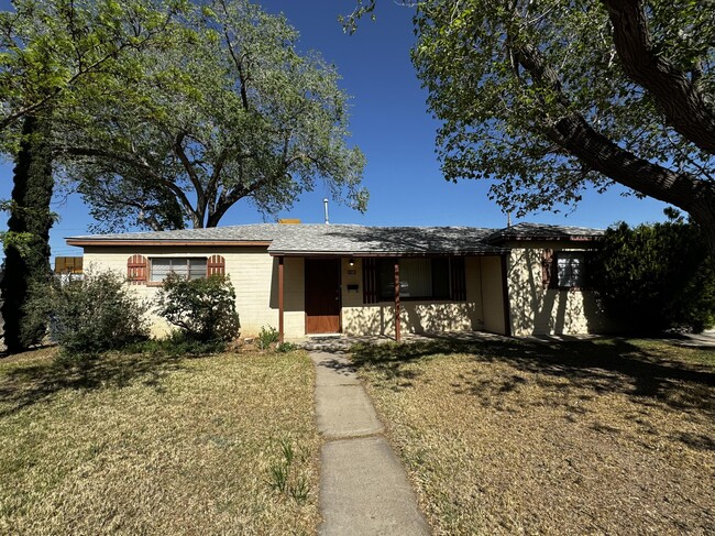 2613 Garcia St NE in Albuquerque, NM - Building Photo - Building Photo