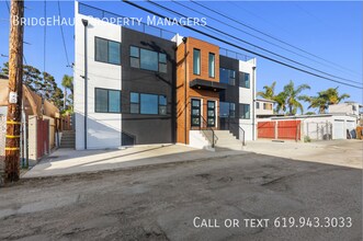 3248 Clairemont Dr in San Diego, CA - Building Photo - Building Photo