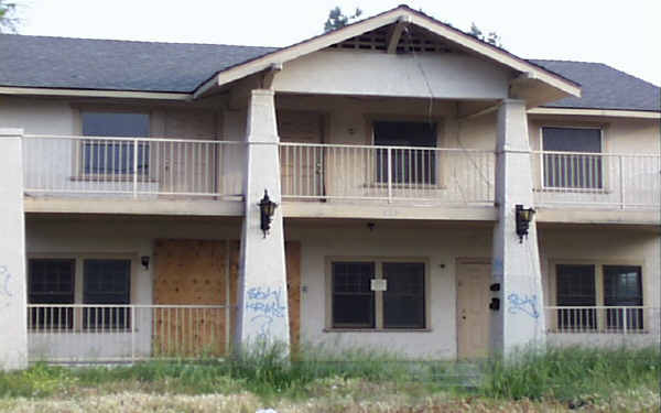 823 W Orange St in San Bernardino, CA - Foto de edificio - Building Photo