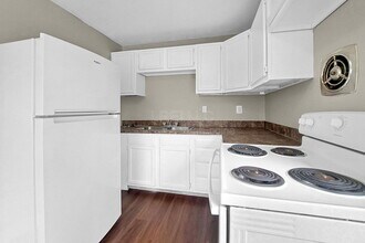 8801 Malvern Hill Rd in Louisville, KY - Building Photo - Building Photo