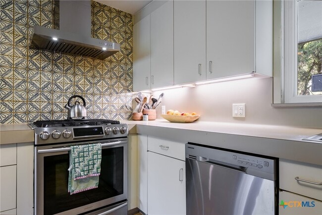 property at 948 Encino Dr