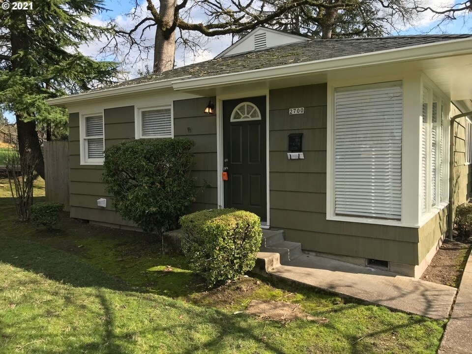 2700 SW 123rd Ave in Beaverton, OR - Building Photo