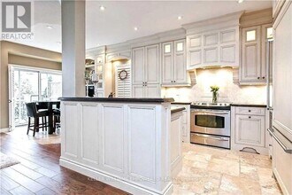 2113 Pinevalley Crescent in Oakville, ON - Building Photo - Building Photo