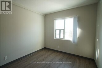 595 Strasburg Rd in Kitchener, ON - Building Photo - Building Photo