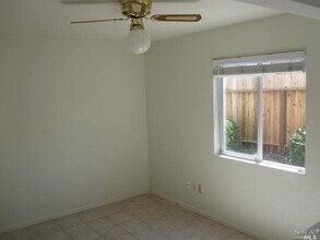 1006 Cinnabar Way in Vacaville, CA - Building Photo - Building Photo