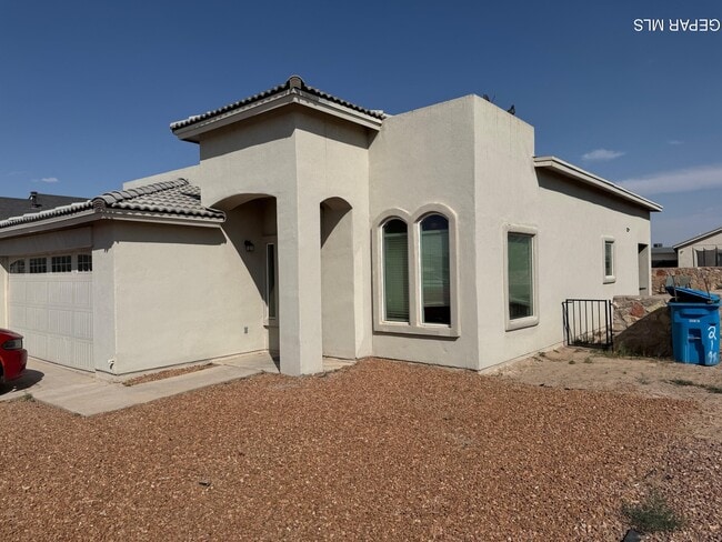 2144 Purple Valley Rd in Socorro, TX - Foto de edificio - Building Photo
