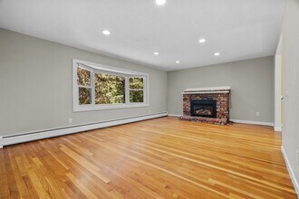 198 Carlisle Rd, Unit A-432 in Bedford, MA - Building Photo - Building Photo