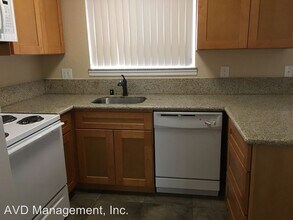 6140 Gloria Dr in Sacramento, CA - Building Photo - Building Photo