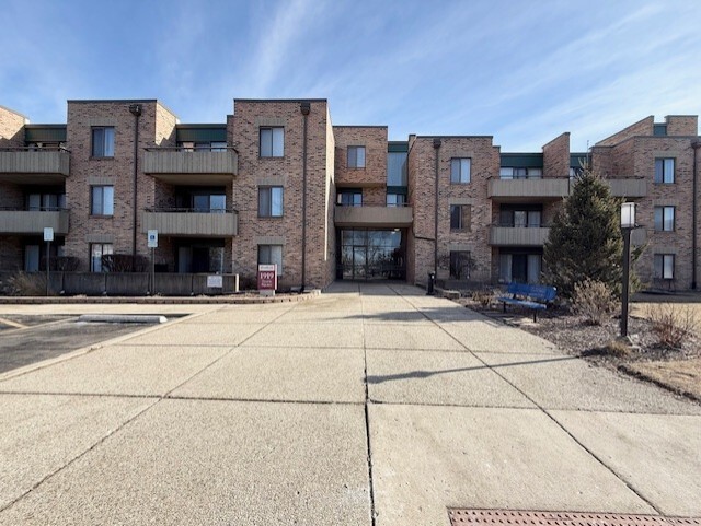 1919 Prairie Square in Schaumburg, IL - Building Photo