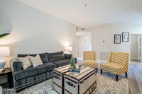 600 Grove Pky photo'