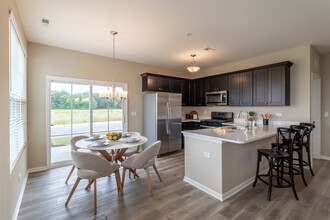 Timber Pointe Apartments in Joliet, IL - Building Photo - Interior Photo