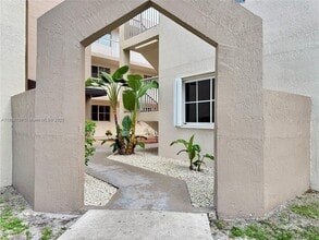 6175 NW 186th St in Hialeah, FL - Building Photo - Building Photo