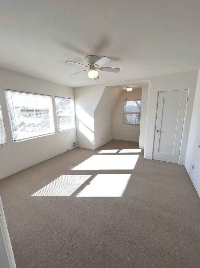 807 Jamaica Ct in San Diego, CA - Building Photo - Building Photo