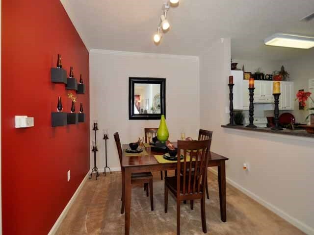 Village on the Green in Atlanta, GA - Foto de edificio - Building Photo