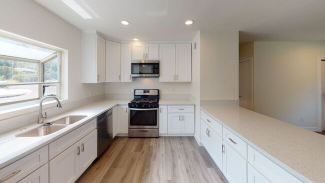 5836 Baja Dr in San Diego, CA - Building Photo - Building Photo