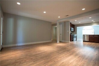 809 Sussex Dr in Austin, TX - Building Photo - Building Photo