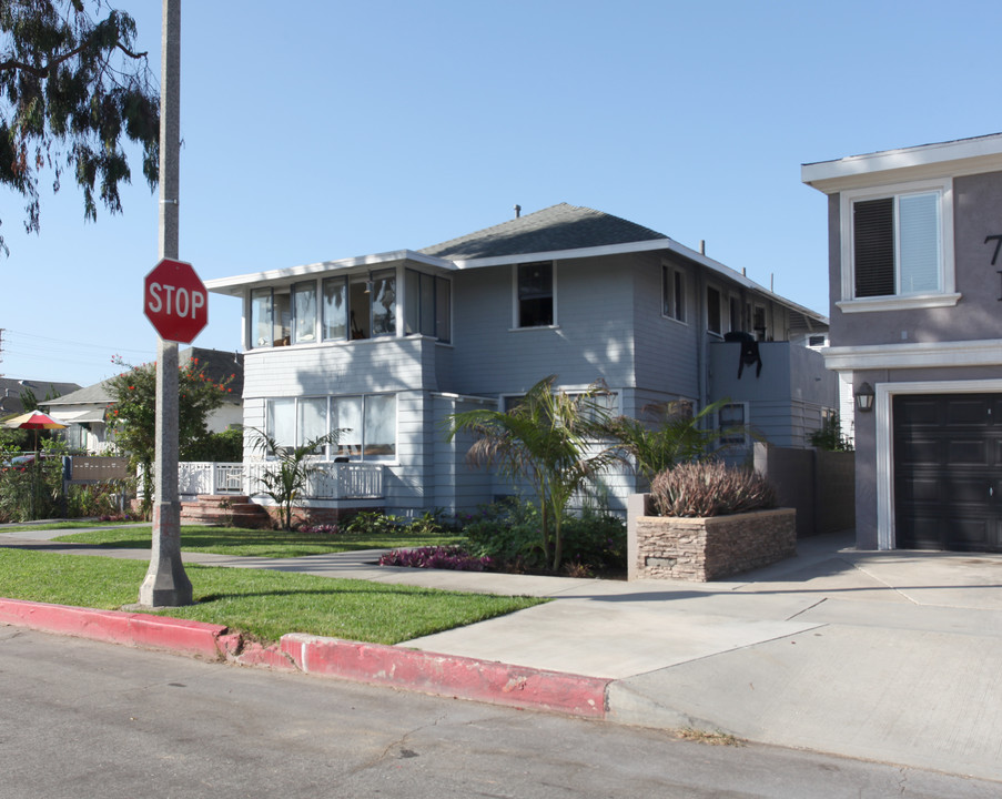 729 Lake St in Huntington Beach, CA - Building Photo