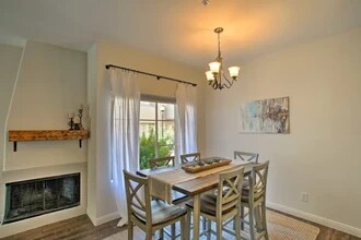 11333 N 92nd St, Unit Mission de los Arroyes in Scottsdale, AZ - Building Photo - Building Photo