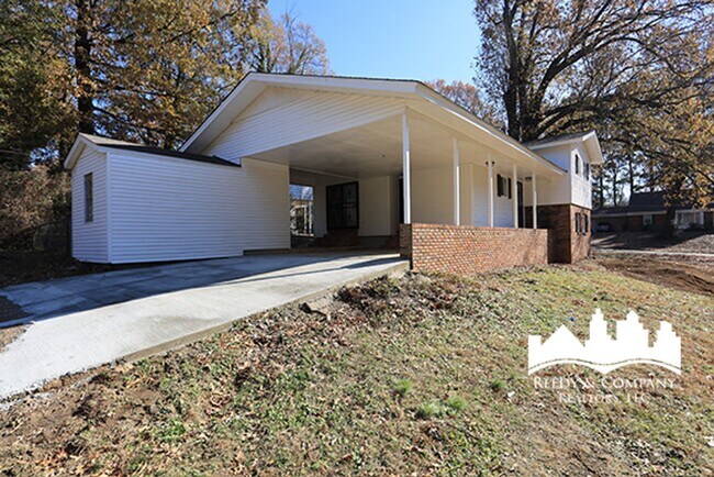 property at 2868 Bannockburn Rd