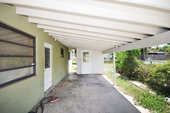 1321 W 25th St in West Palm Beach, FL - Building Photo - Building Photo
