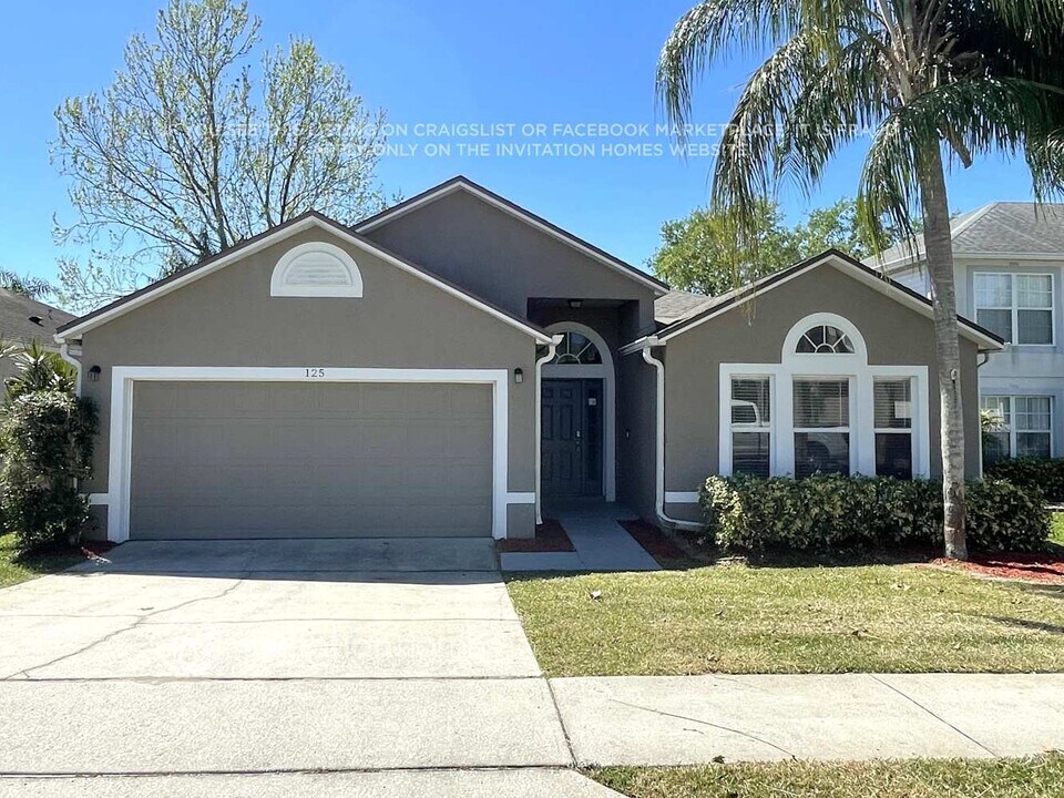 125 Carmel Bay Dr in Sanford, FL - Foto de edificio