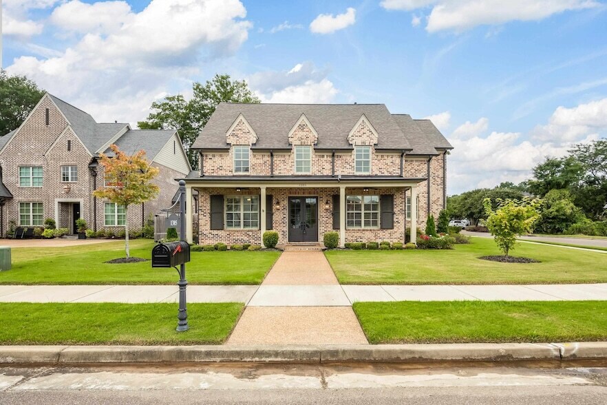 1385 Belfair Dr in Collierville, TN - Building Photo