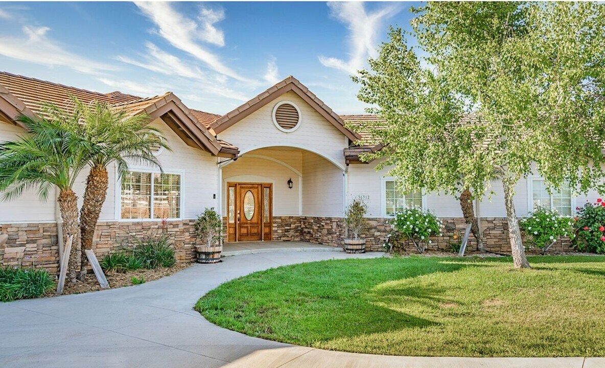 36312 Travis Ct in Temecula, CA - Foto de edificio