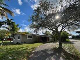 117 SE 4th Ave in Deerfield Beach, FL - Building Photo