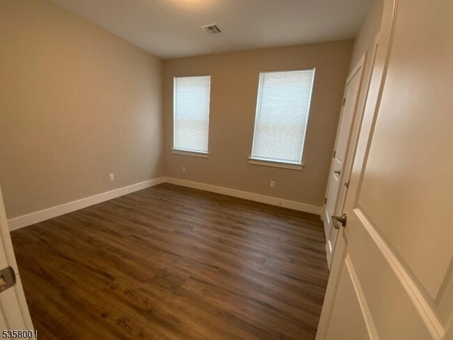 120 Elm St in Newark, NJ - Building Photo - Building Photo
