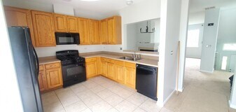 587 S Parkside Dr in Round Lake, IL - Building Photo