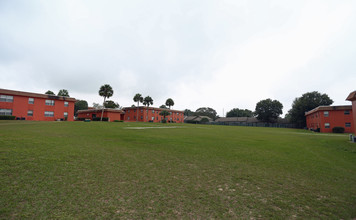 Lake Wales Garden in Lake Wales, FL - Foto de edificio - Building Photo