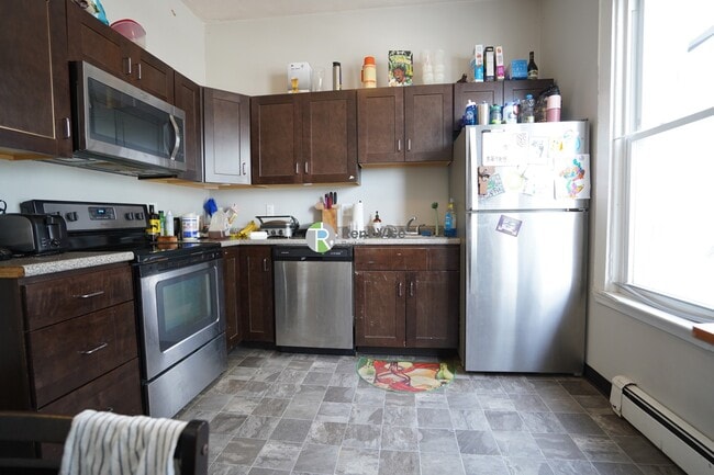 172 Bigelow St, Unit 1 in Boston, MA - Building Photo - Building Photo