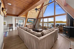 9063 Mundell Rd in Rogers, AR - Building Photo