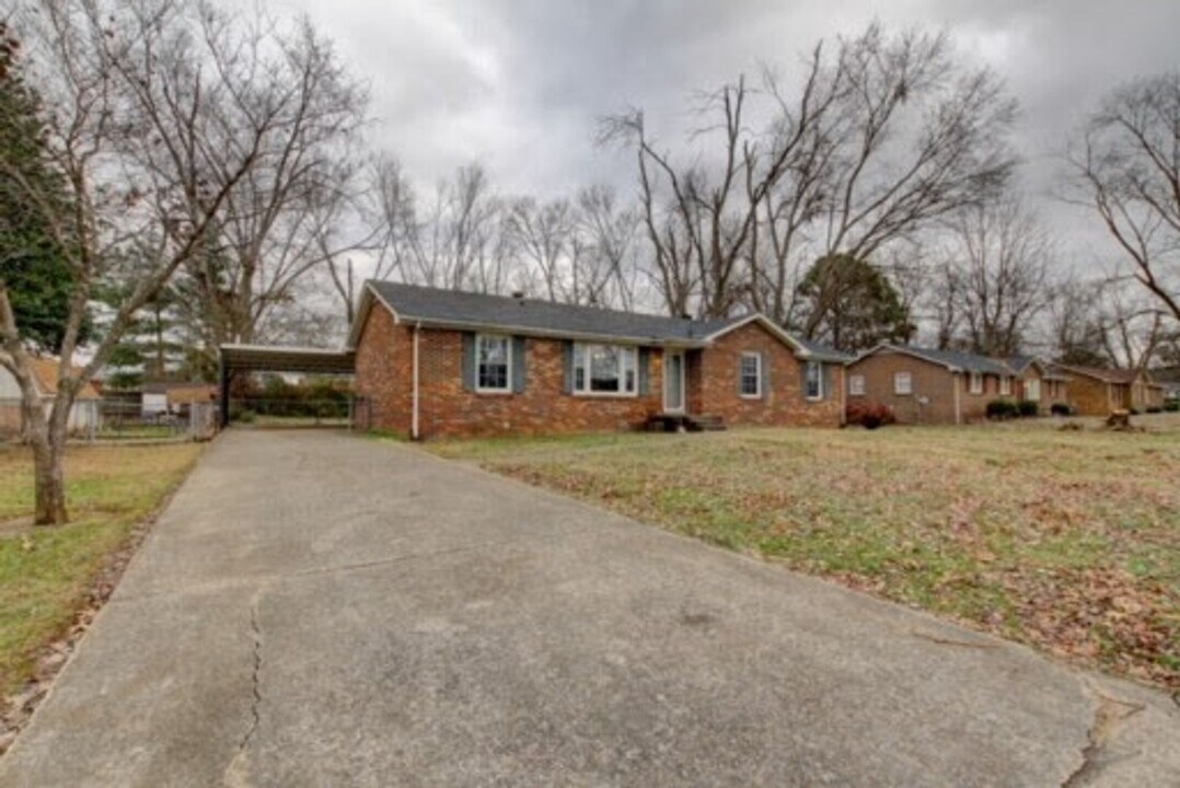 125 Dave Dr in Clarksville, TN - Foto de edificio