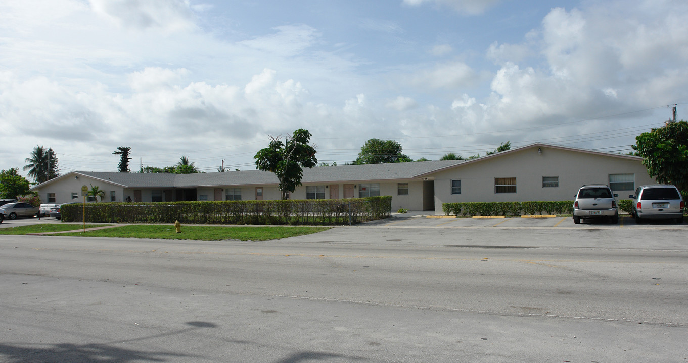 5600 NW 15th St in Fort Lauderdale, FL - Building Photo