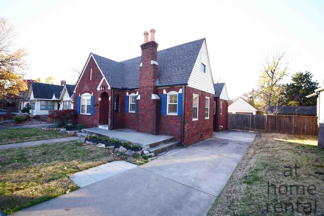 1740 S Yorktown Ave in Tulsa, OK - Foto de edificio - Building Photo