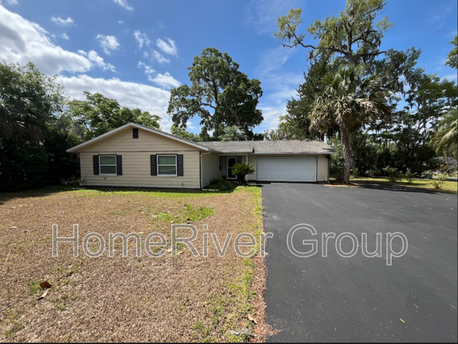 property at 2060 SE 39th St
