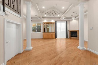 732 E Palm Ave in Burbank, CA - Building Photo - Building Photo