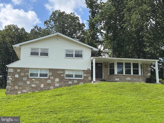 property at 536 Cardinal Dr