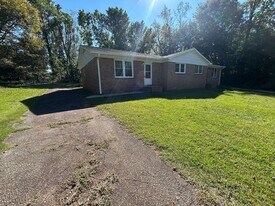 137 Pisgah Dr in Spartanburg, SC - Building Photo