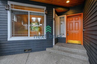 18503 12th Dr SE in Bothell, WA - Building Photo - Building Photo