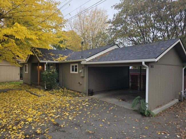 1411 SW G St in Grants Pass, OR - Building Photo - Building Photo