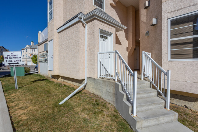 50 Westland Rd in Okotoks, AB - Building Photo - Building Photo