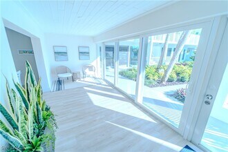 354 Harbour Dr in Naples, FL - Building Photo - Building Photo